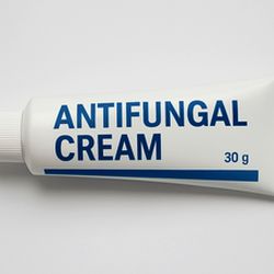 lapiz-de-cejas-respectissime-la-roche-posay-oscuro